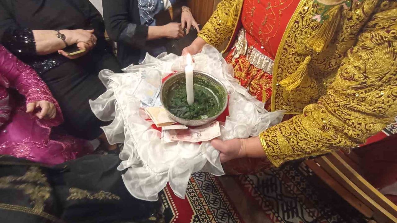 Kütahya’da 'Geleneksel Kütahya Kınası' Yüksek Kahve’de yeniden canlandı