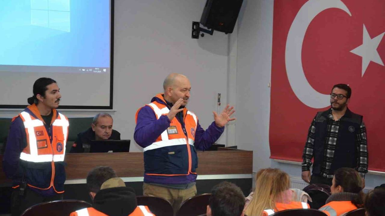 Kütahya'da Gönüllülere Orman Yangını Müdahale Eğitimi