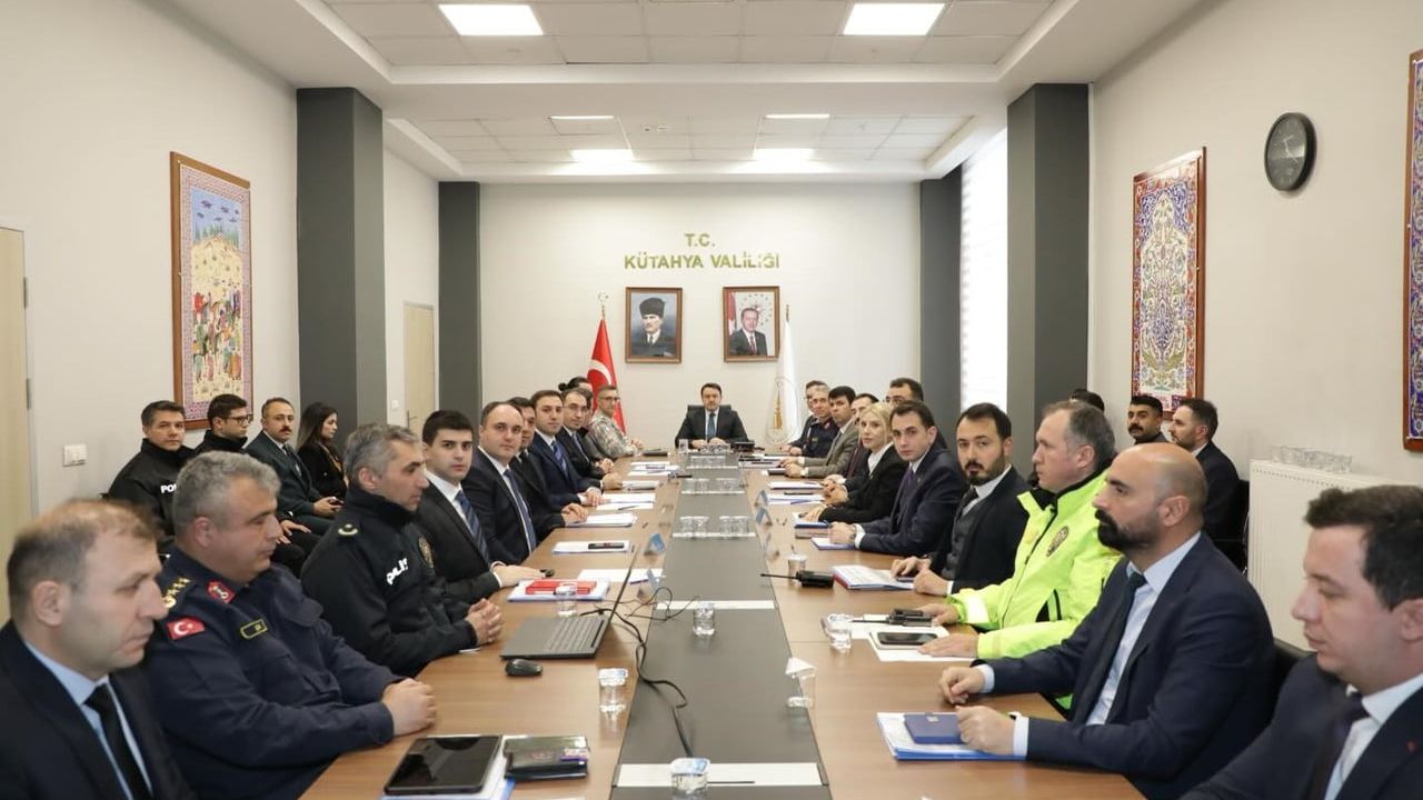 Kütahya'da İl Güvenlik Toplantısı: Vali Musa Işın'dan 'Huzur ve Güven' Vurgusu