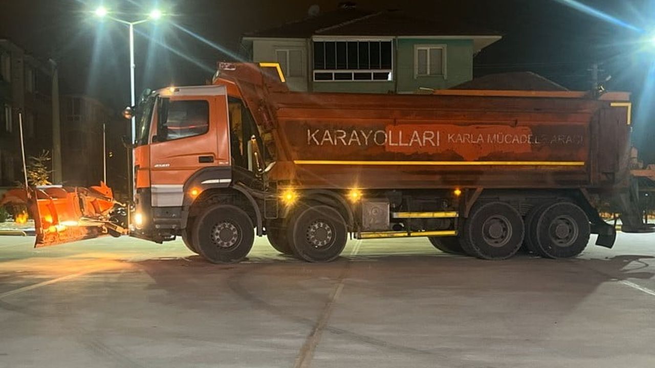 Kütahya'da Karayolları Ekipleri Sibirya Soğuklarına Karşı Teyakkuzda