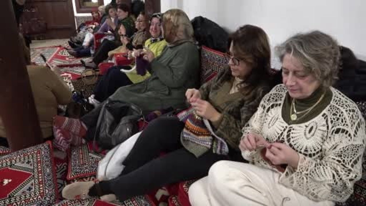Kütahya'da 'Örgünü Al da Gel' etkinliği kadınları üretim ve dayanışma için buluşturdu