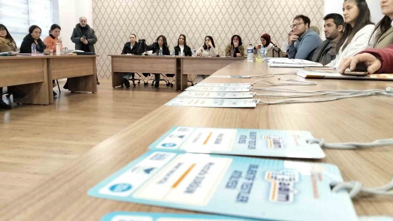 Kütahya’da rehber öğretmen ve psikolojik danışmanlara "Objektif Testler Atölyesi" eğitimi: Akran zorbalığına erken müdahale hedefi