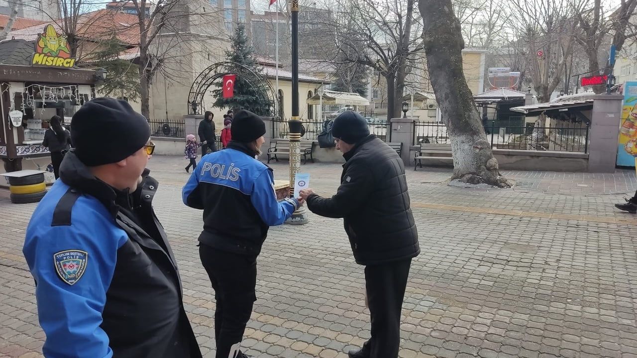 Kütahya'da semt pazarlarında dolandırıcılığa karşı bilgilendirme çalışması