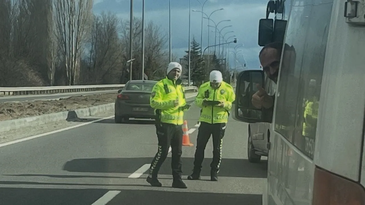 Kütahya'da Trafik Denetimleri Bölücek Yol Ayrımında Yoğunlaştı