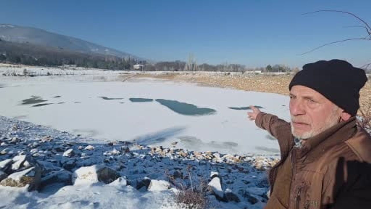 Kütahya Demirciören'de Sulama Göleti Soğuklar Nedeniyle Tamamen Dondu