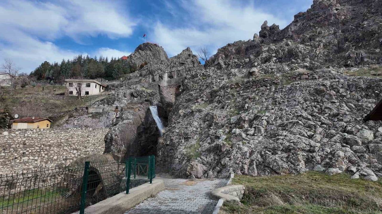 Kütahya Gediz'de kayıp 15 yaşındaki kızın cansız bedeni dere kenarında bulundu