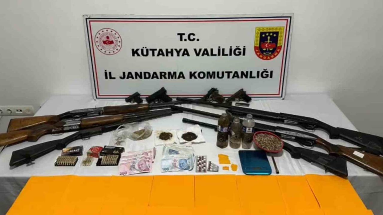 Kütahya'nın Simav ilçesinde uyuşturucu ve silah operasyonu