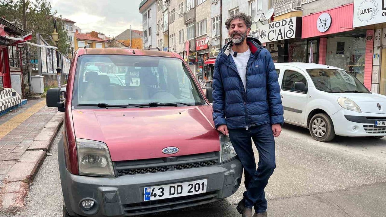 Kütahyalı çiçekçi İbrahim Kolay, 7 bin kilometrelik kara yolculuğuyla umreye ulaştı