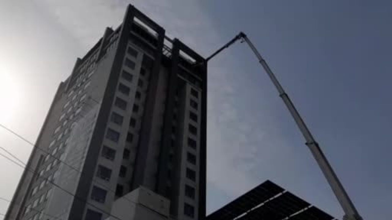 Lahor Gulberg’de otel yangını: 3 ölü, 8 yaralı, 180 kişi tahliye edildi