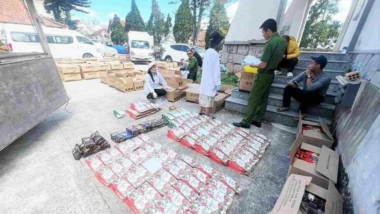 Lam Dong’da Polis Sahte Kahve Deposuna Baskın: 4.1 Ton ve 3 Ton Hammadde Ele Geçirildi