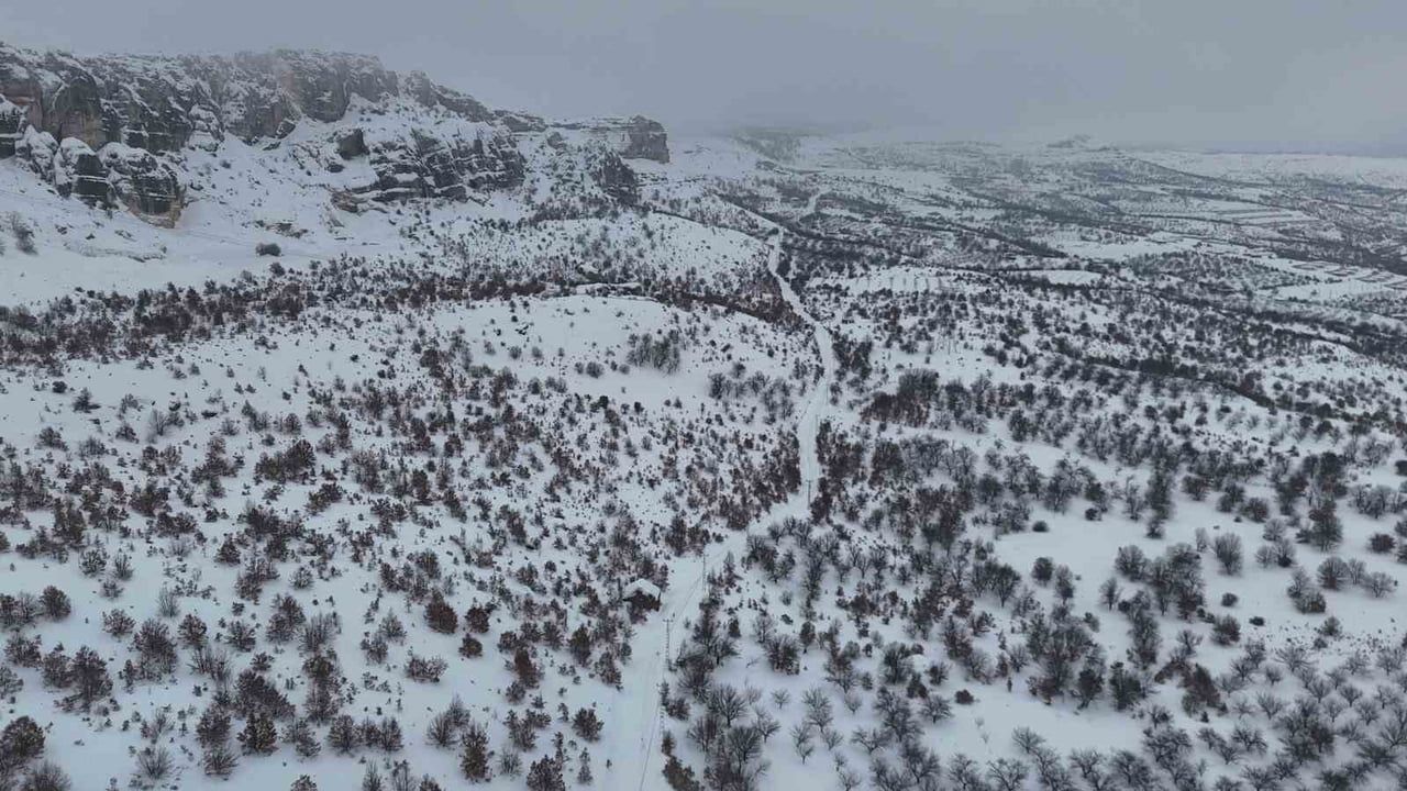 Levent Vadisi karla kaplandı: 65 milyon yıllık vadi kış manzarasıyla öne çıktı