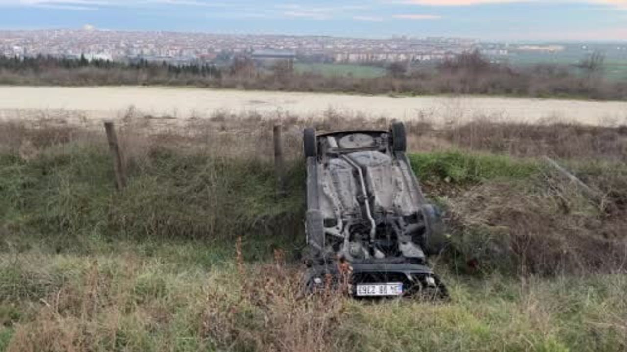 Lüleburgaz'da D100'de otomobil şarampole yuvarlandı: 1 yaralı