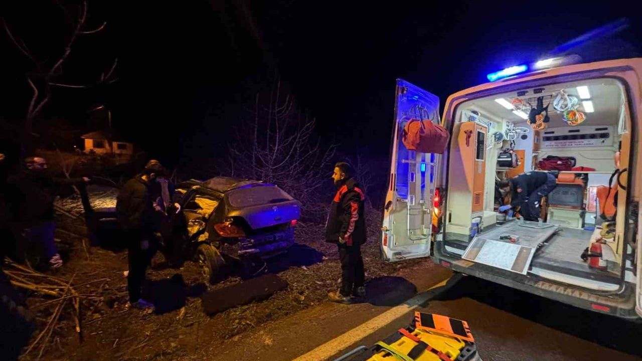 Lüleburgaz'da kontrolden çıkan otomobil tarlaya girdi: sürücü hafif yaralandı