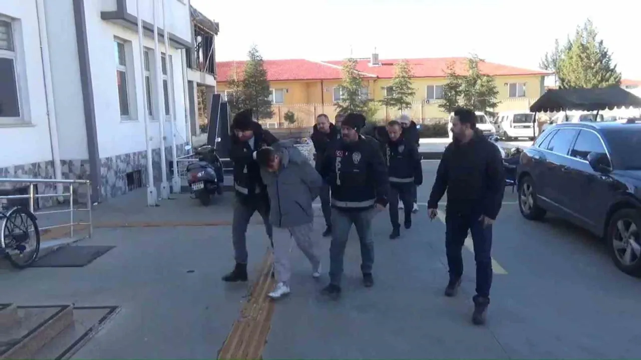 Lüleburgaz'da 'savcı' yalanıyla milyonluk altın vurgunu: 3 kişi İstanbul'da yakalanıp tutuklandı