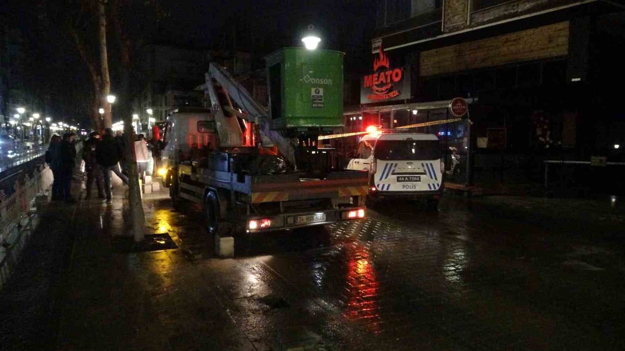 Malatya Battalgazi'de istinat duvarı çökmesi: 6 katlı bina tedbir amaçlı tahliye edildi