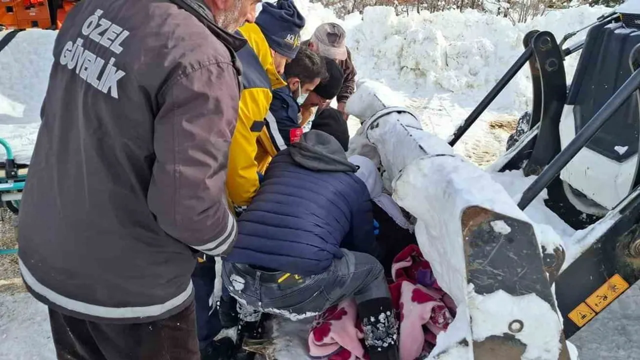 Malatya Büyükşehir Belediyesi karla mücadeleyi 7/24 sürdürüyor