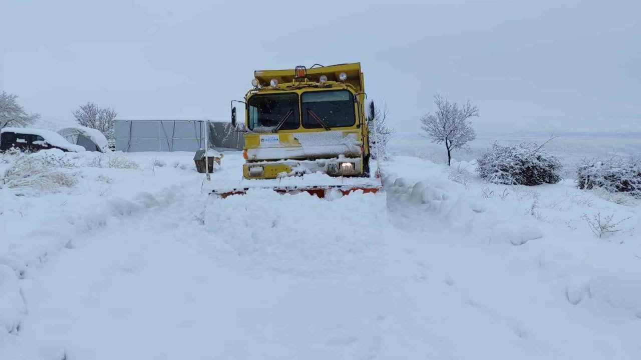Malatya'da 136 kırsal mahalle yolu yoğun kar nedeniyle ulaşıma kapalı