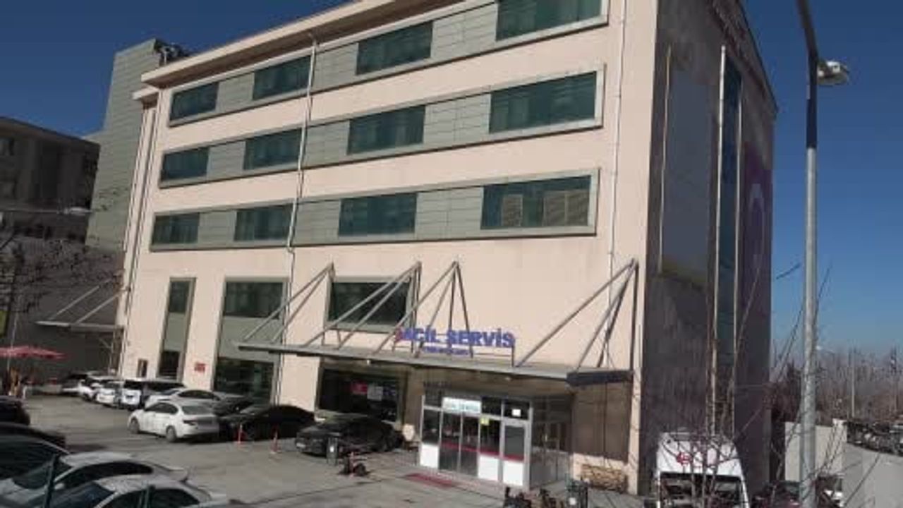 Malatya'da iki hemşire, doktor olan çocuklarıyla aynı hastanede görev yapıyor