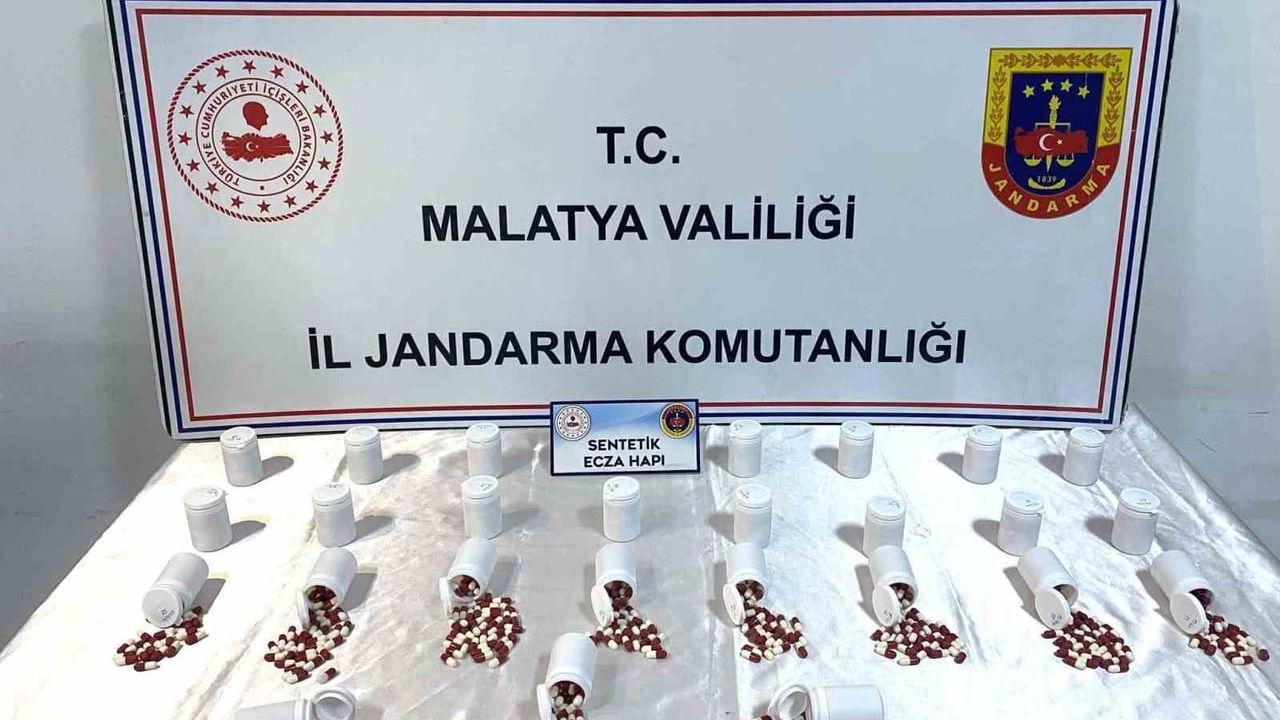 Malatya'da Jandarma iki ayrı operasyonda 1.627 sentetik ecza hap ele geçirdi