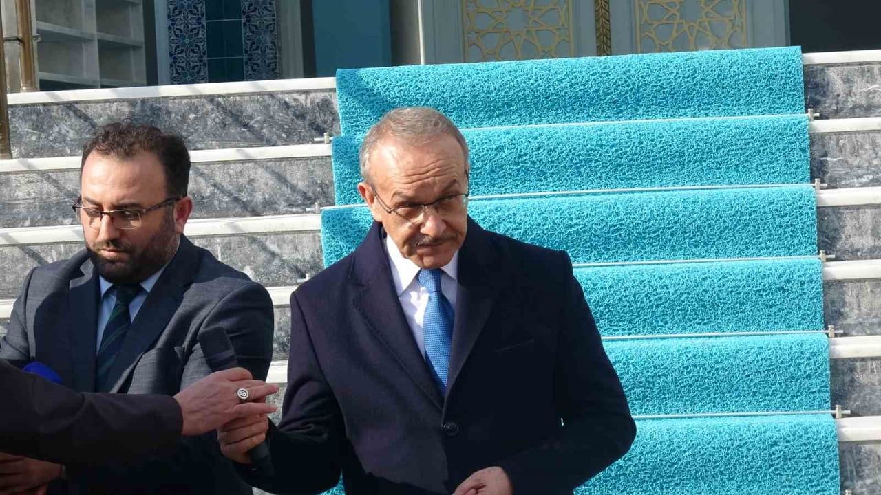 Malatya'da Kubbetü’s-Sahra Camii Yakınca Mahallesi'nde İbadete Açıldı