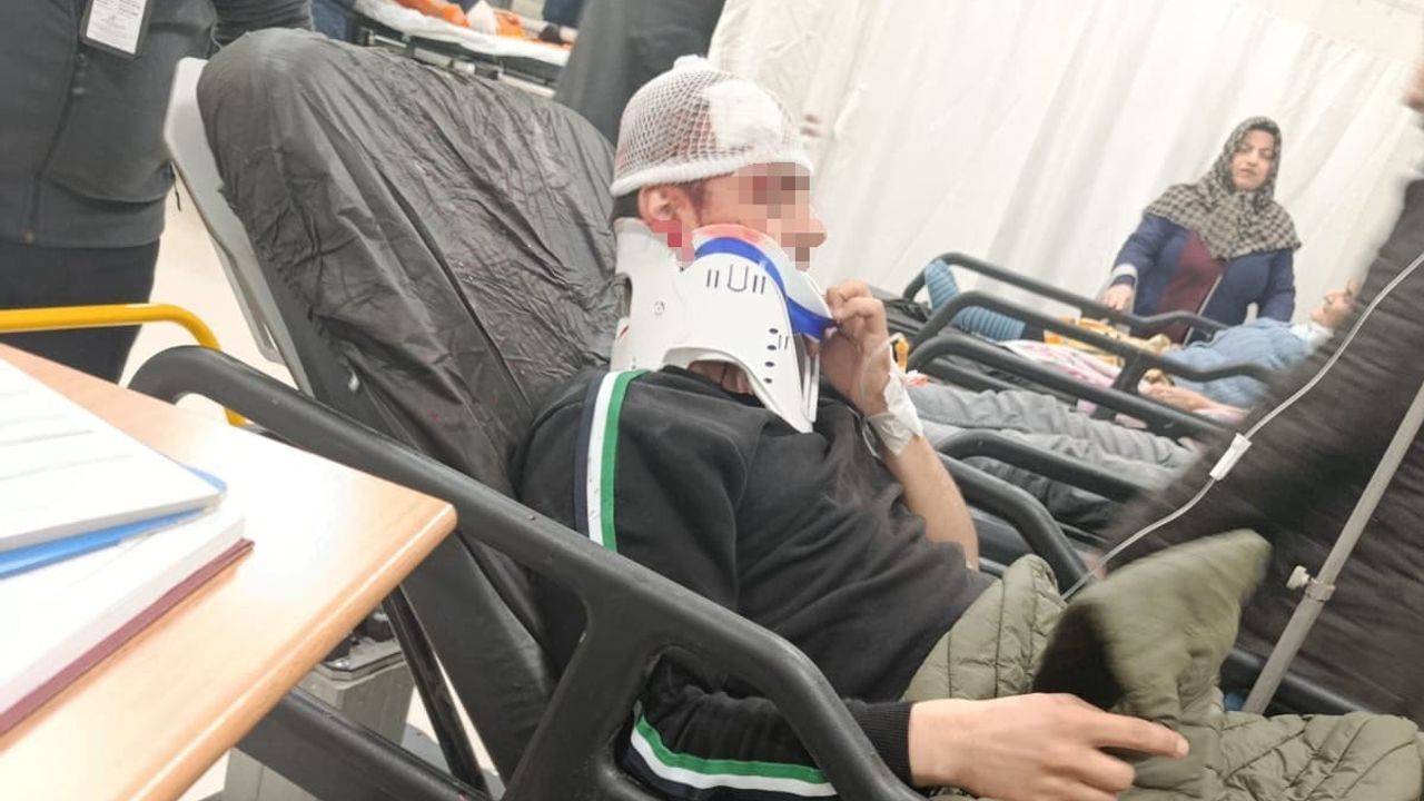 Malatya'da otobüs ile otomobil çarpıştı: 2 kişi yaralandı