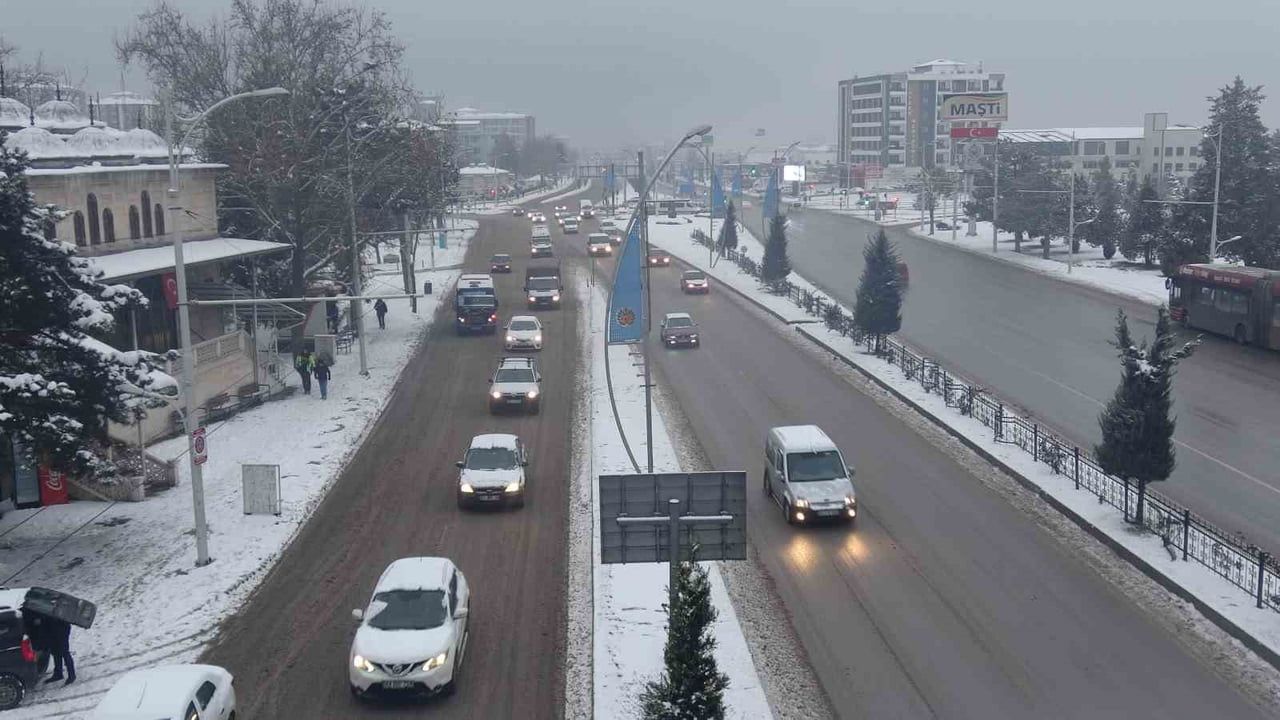 Malatya'da Sabaha Kar Yağışı: Ulaşımda Kontrollü Önlemler ve Ağır Tonaj Kısıtlaması