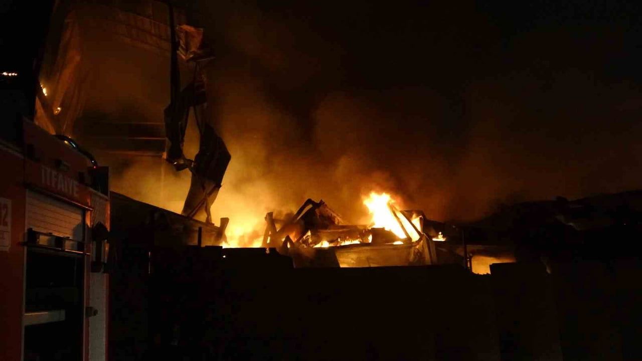 Malatya'da şantiyede yatakhane yangını: 2 işçi yaralandı