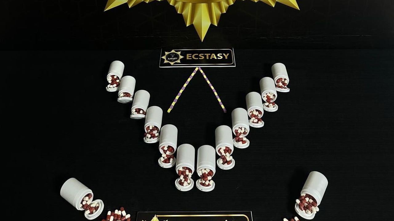 Malatya'da sokak satıcılarına yönelik operasyonda 780 sentetik ecza ve 30 ecstasy ele geçirildi