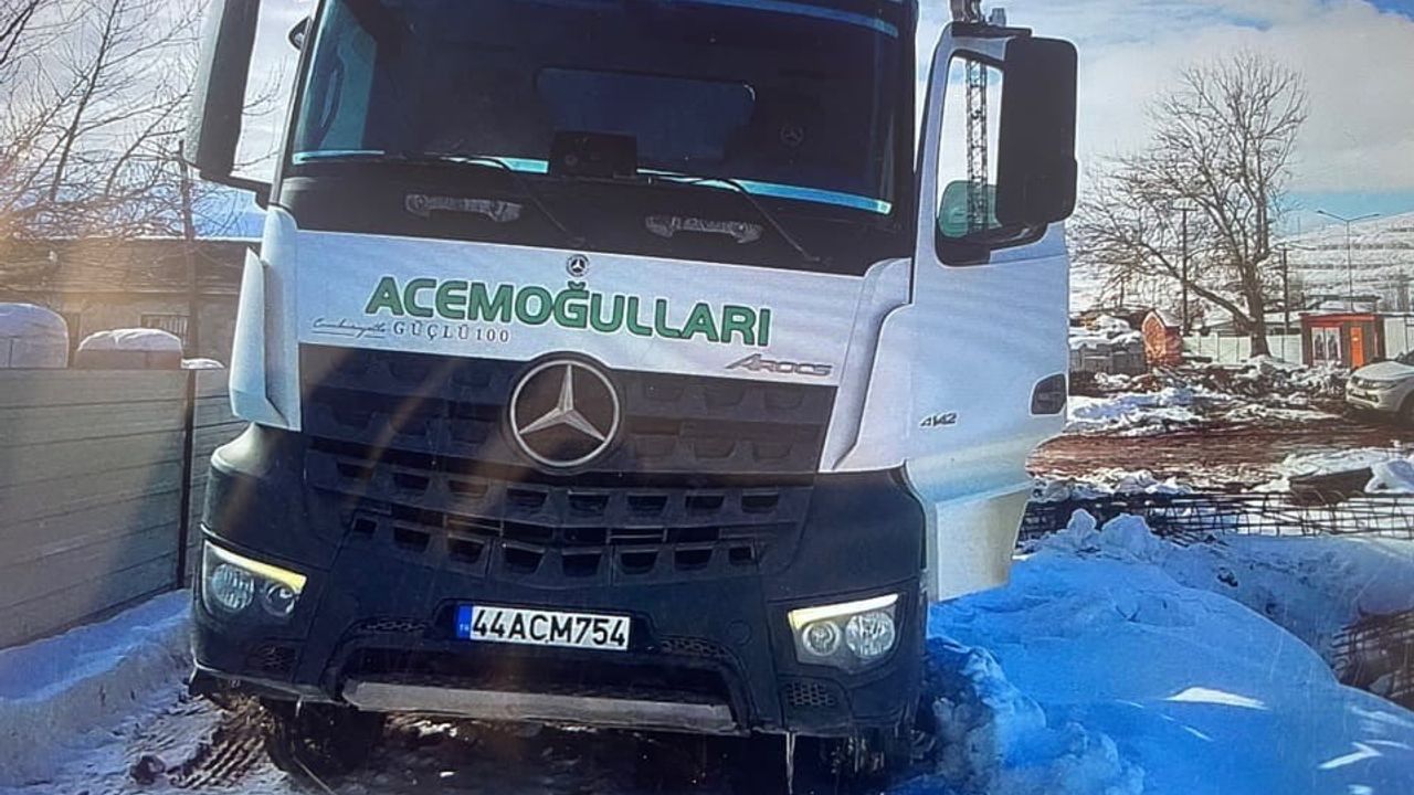 Malatya Doğanşehir'de beton mikserinin çarptığı yaya yaralandı