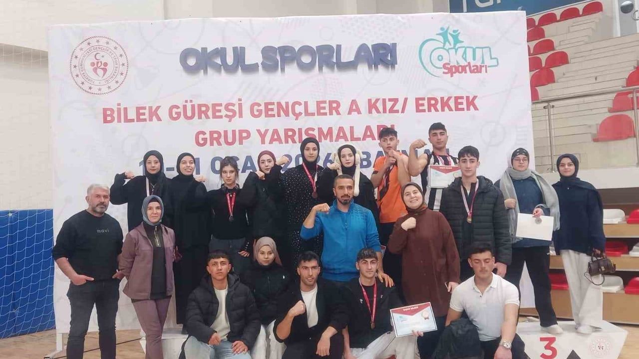 Malatyalı sporcular Batman'daki Bilek Güreşi Grup Yarışmalarında Türkiye Şampiyonası'na hak kazandı
