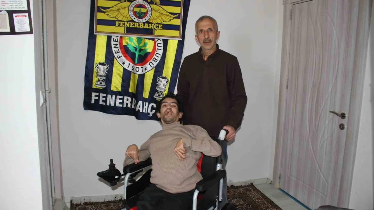 Malazgirt'te kampanya: 4 akülü ve 1 manuel tekerlekli sandalye ihtiyaç sahiplerine ulaştı