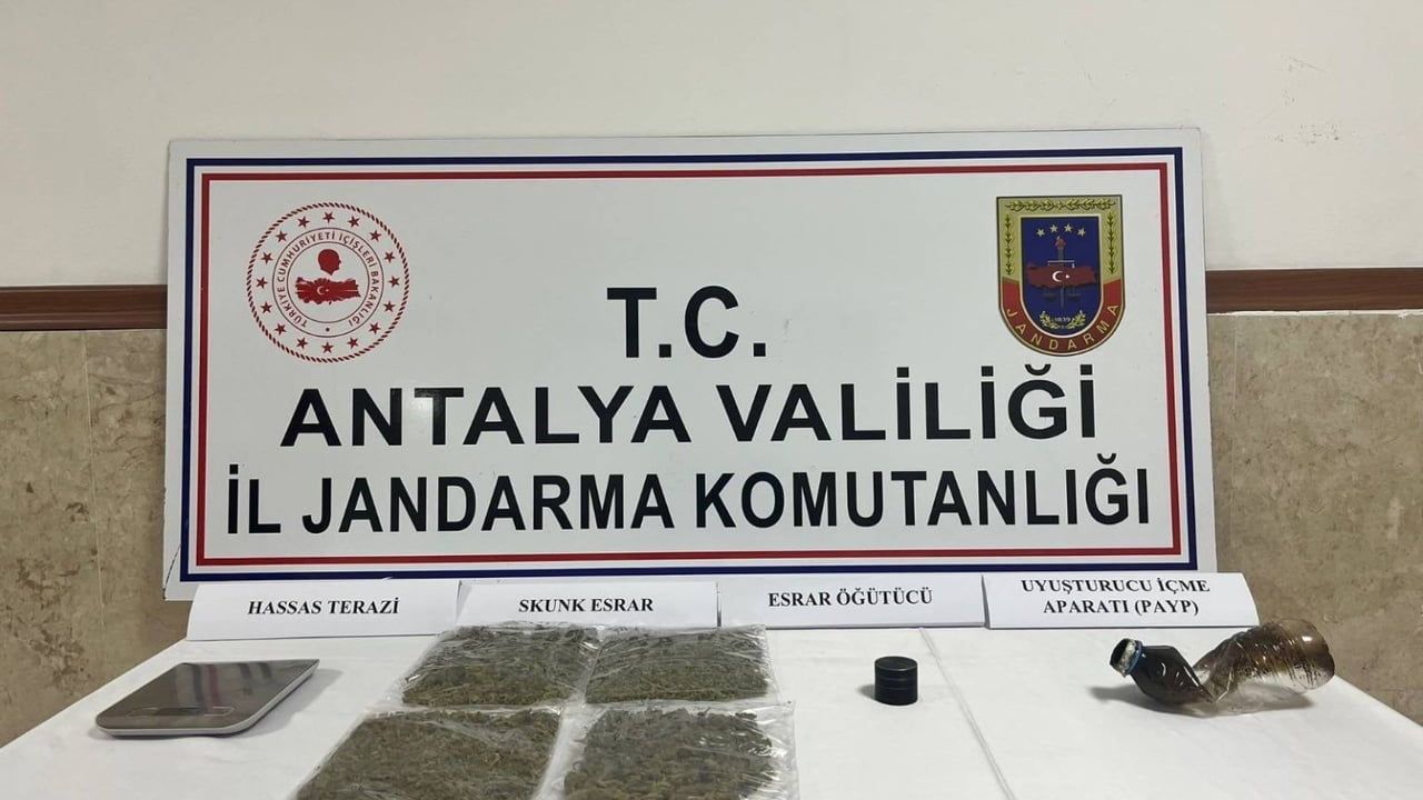 Manavgat’ta düzenlenen operasyonda 250 gram skunk ve uyuşturucu aparatları ele geçirildi