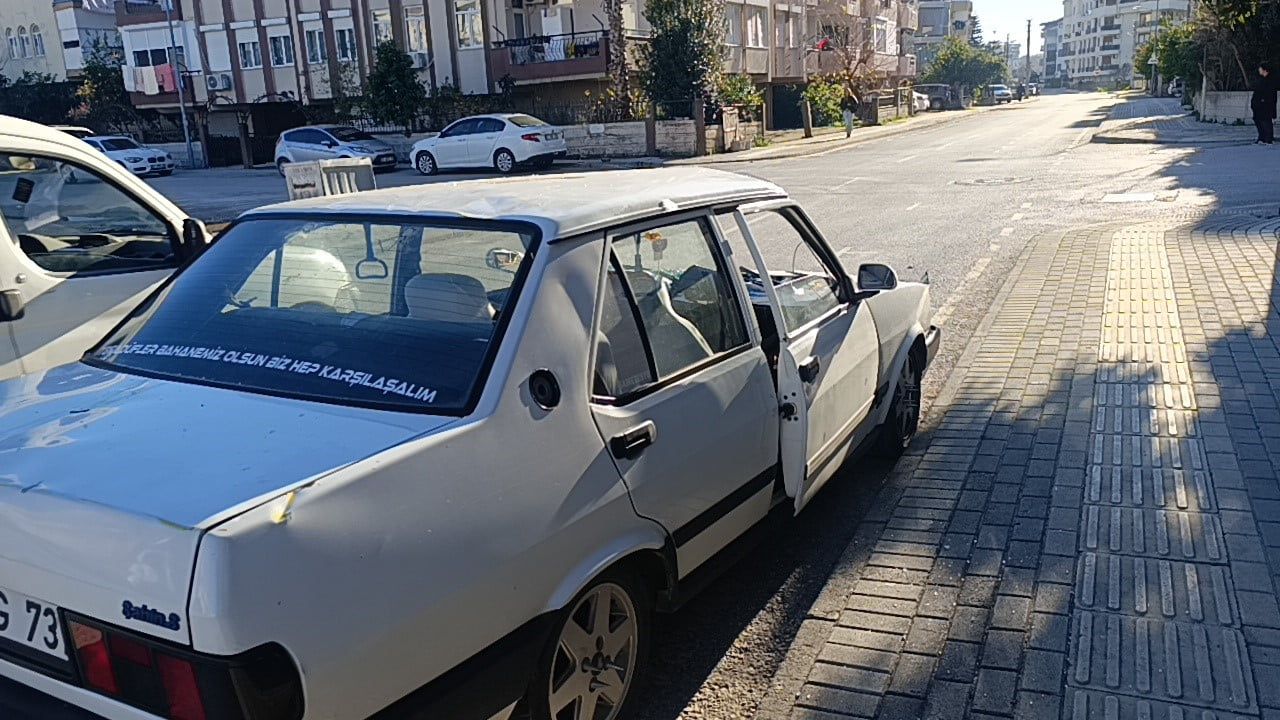 Manavgat'ta virajı alamayan Fiat Tofaş markete girdi