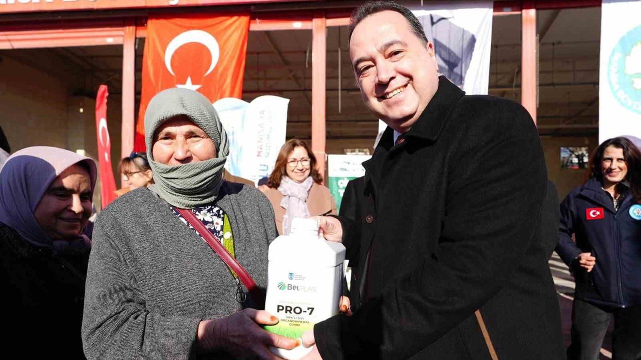 Manisa Büyükşehir'den zirai dona uğrayan üreticilere yüzde 100 hibeli sıvı gübre ve aminoasit desteği