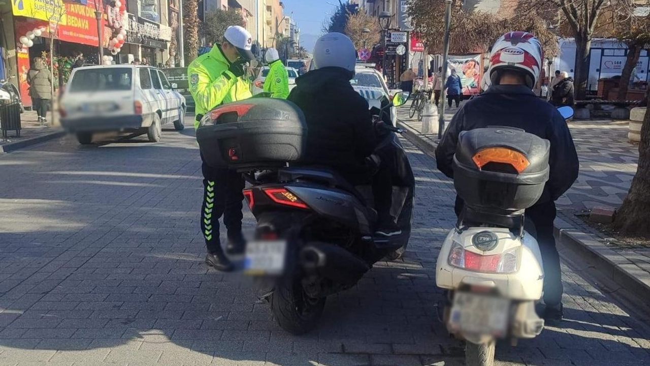 Manisa'da 3-5 Ocak Motosiklet Denetimleri: 904 Sürücüye 3 milyon 251 bin 282 TL Ceza, 42 Araç Trafikten Men Edildi