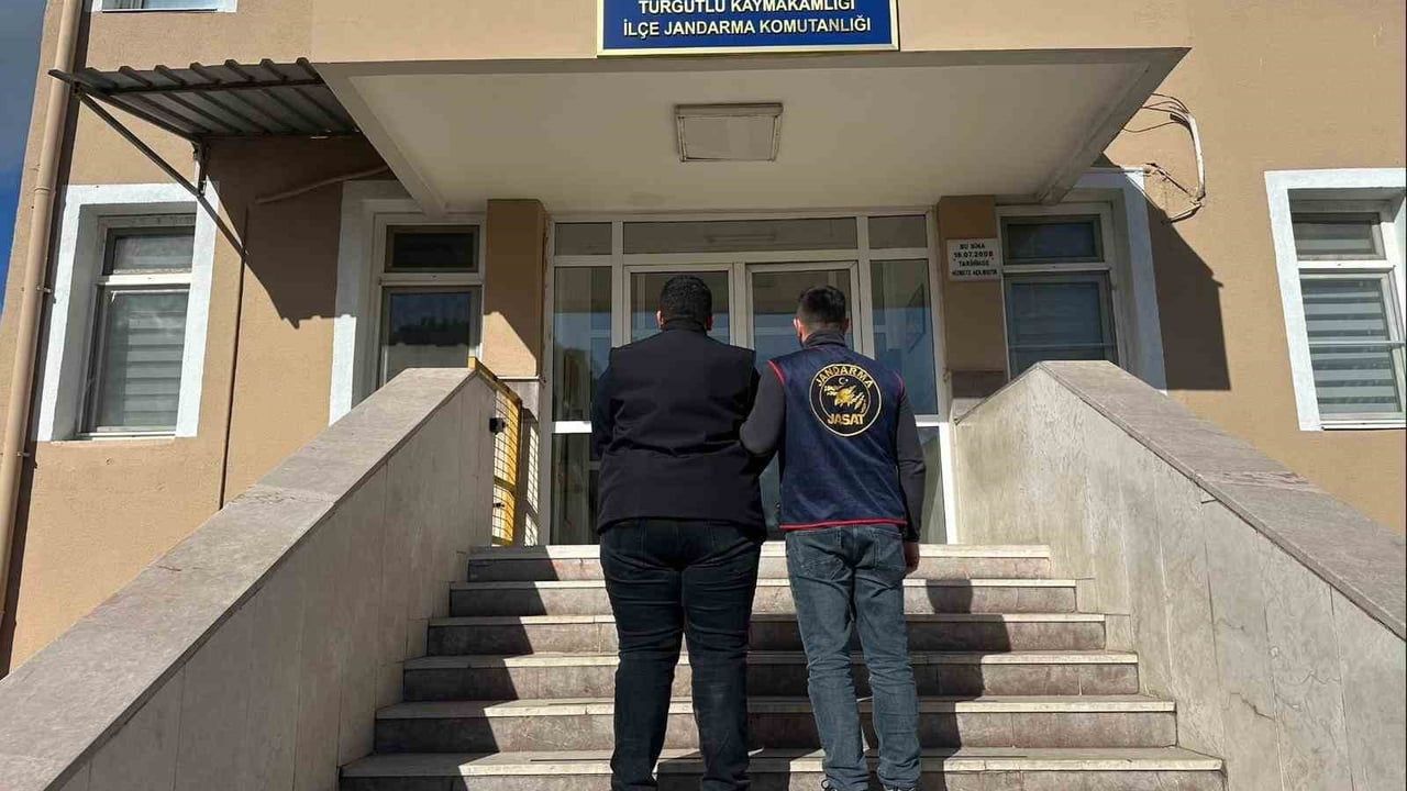 Manisa'da 43 yıl 8 ay kesinleşmiş hapis cezası bulunan firari yakalandı