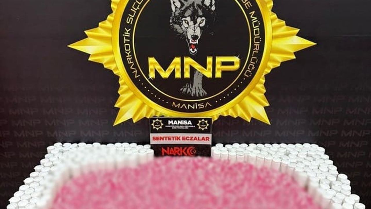 Manisa'da Araçta 9 bin 726 Sentetik Hap Ele Geçirildi; 2 Kişi Tutuklandı