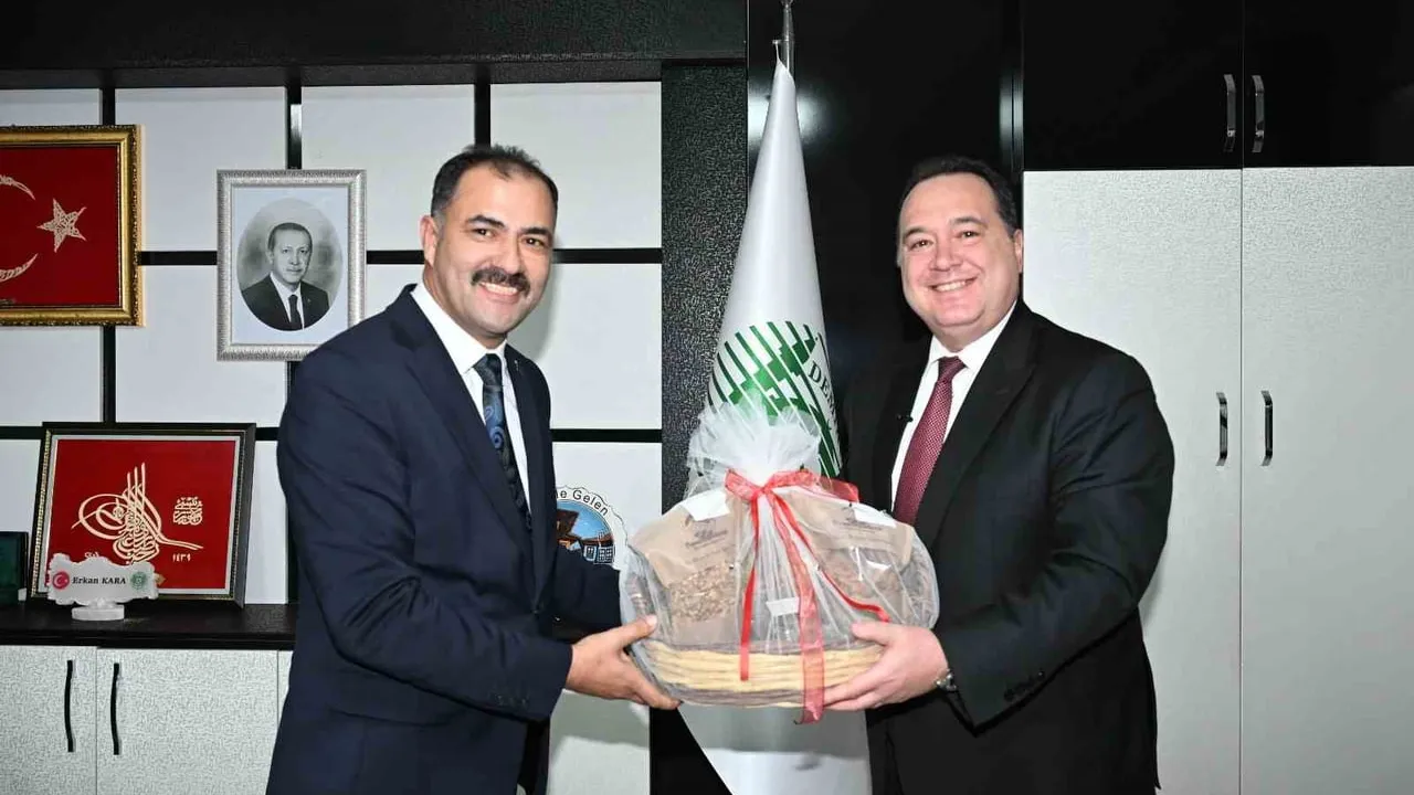 Manisa'da Demirci'ye Yeni Tesisler: CHP'li Besim Dutlulu ve AK Parti'li Erkan Kara Ortak Açılış Yaptı