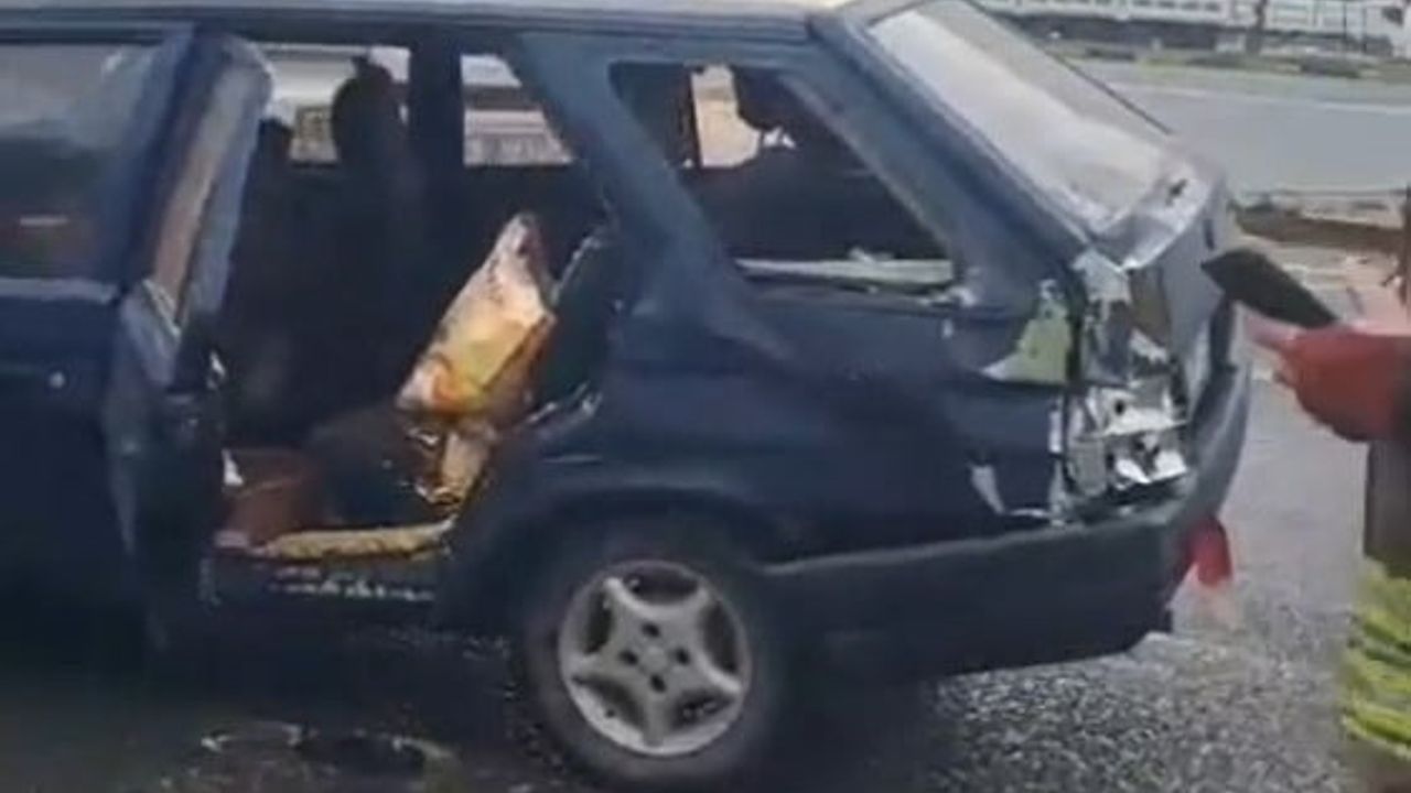 Manisa'da E-96'da otobüs ile otomobil çarpıştı: 2 yaralı