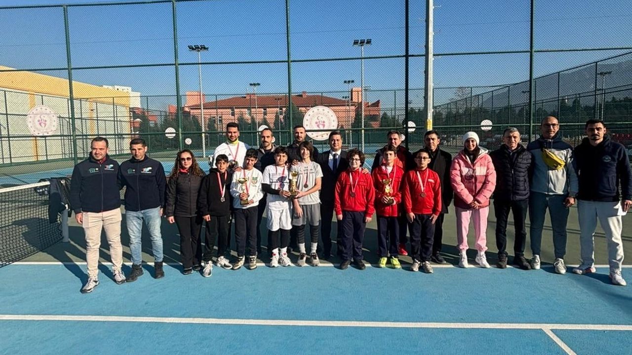 Manisa'da Okul Sporları Yıldız Tenis İl Birinciliği sonuçlandı