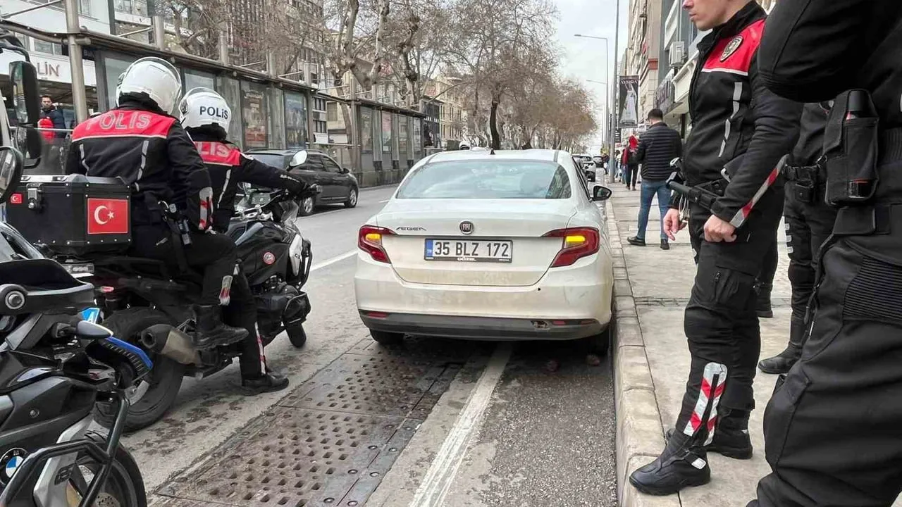 Manisa’dan çalındığı iddia edilen 60 gram altın İzmir Konak’ta bozdurulmak istenirken yakalandı