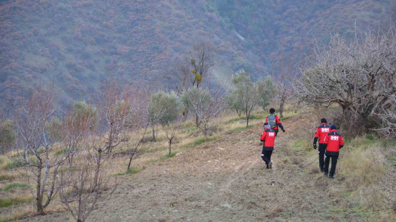 Manisa Demirci'de 8 gündür kayıp olan Şerife Çınar dere yatağında bulundu