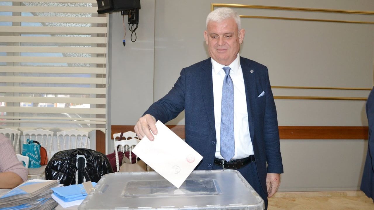 Manisa Motorlu Araçlar Tamirciler Odası’nda 23 yıllık başkanlık değişimi: Murat Ateşbudak seçildi