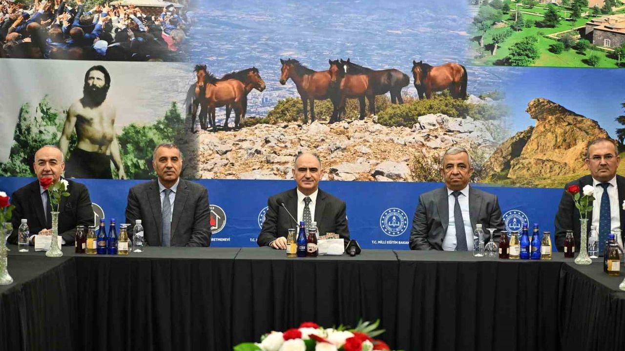 Manisa'nın 2026 Hedefleri Vali Vahdettin Özkan Başkanlığında Değerlendirildi