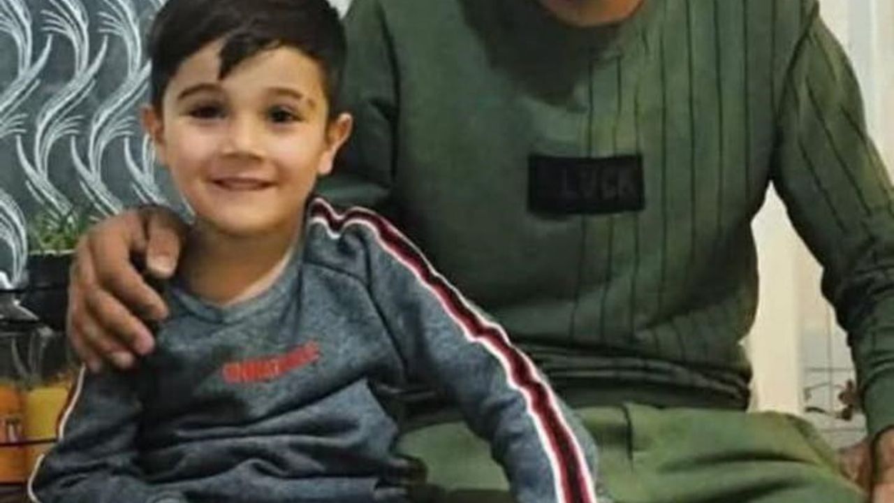 Manisa Sarıgöl'de trafik kazasında yaşamını yitiren baba ve oğlu defnedildi