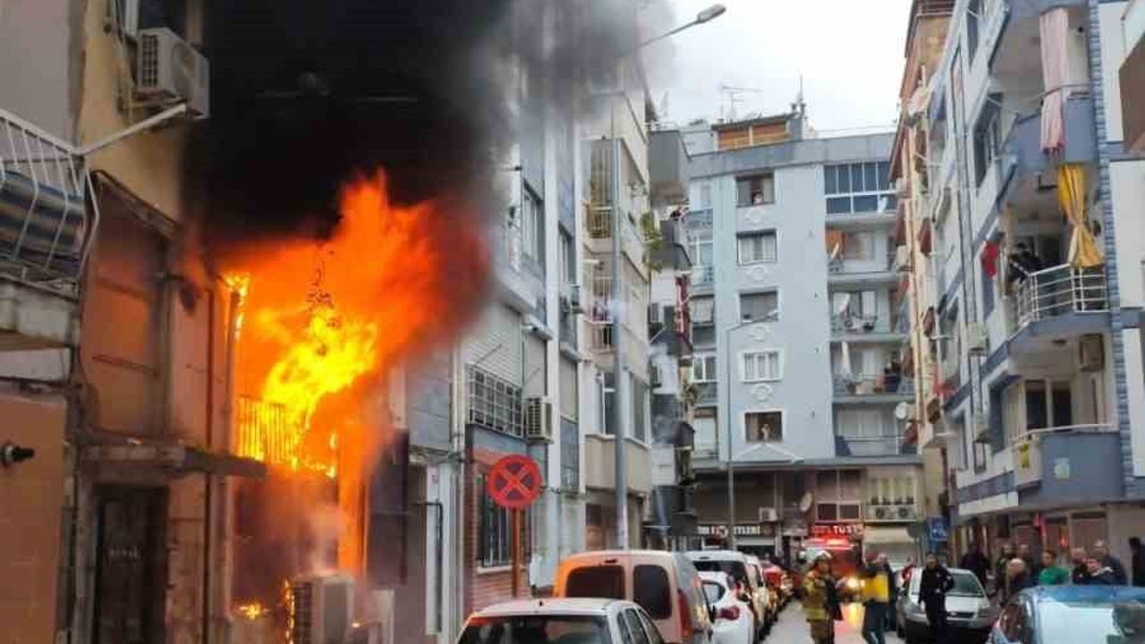 Manisa Şehzadeler'de internet kafede yangın: İtfaiye kısa sürede müdahale etti