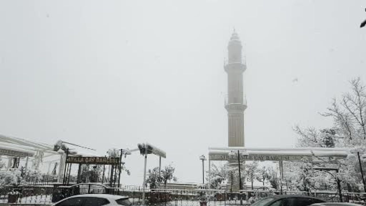 Mardin'de Kar Yağışı Günlük Yaşamı Olumsuz Etkiliyor