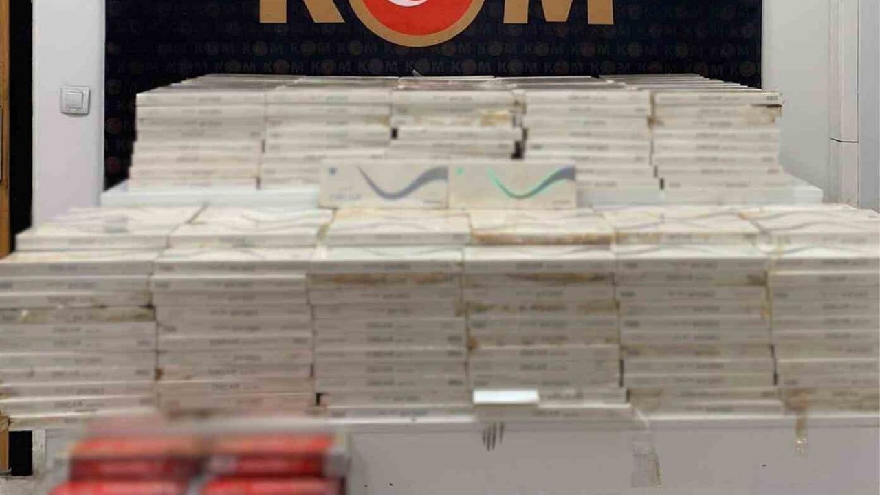 Mardin Kızıltepe'de 2 tırda 7 bin 100 paket kaçak sigara ele geçirildi