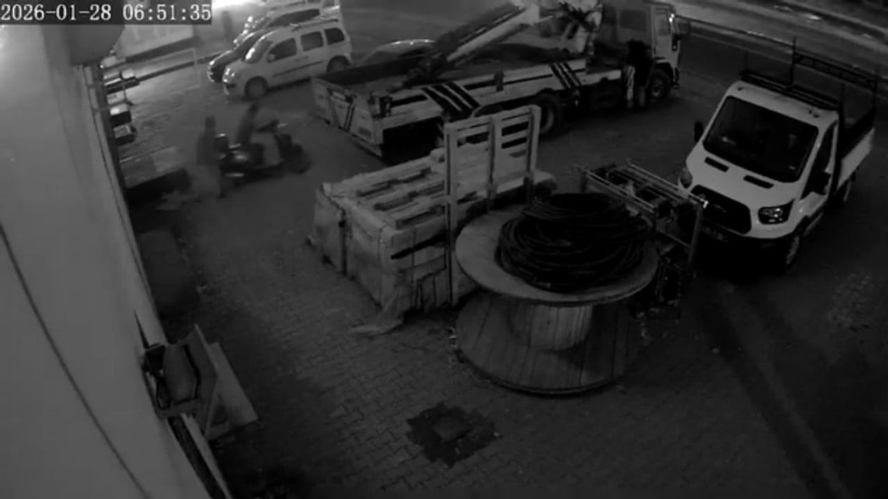 Mardin Kızıltepe'de motosiklet hırsızlığı güvenlik kamerasına yansıdı