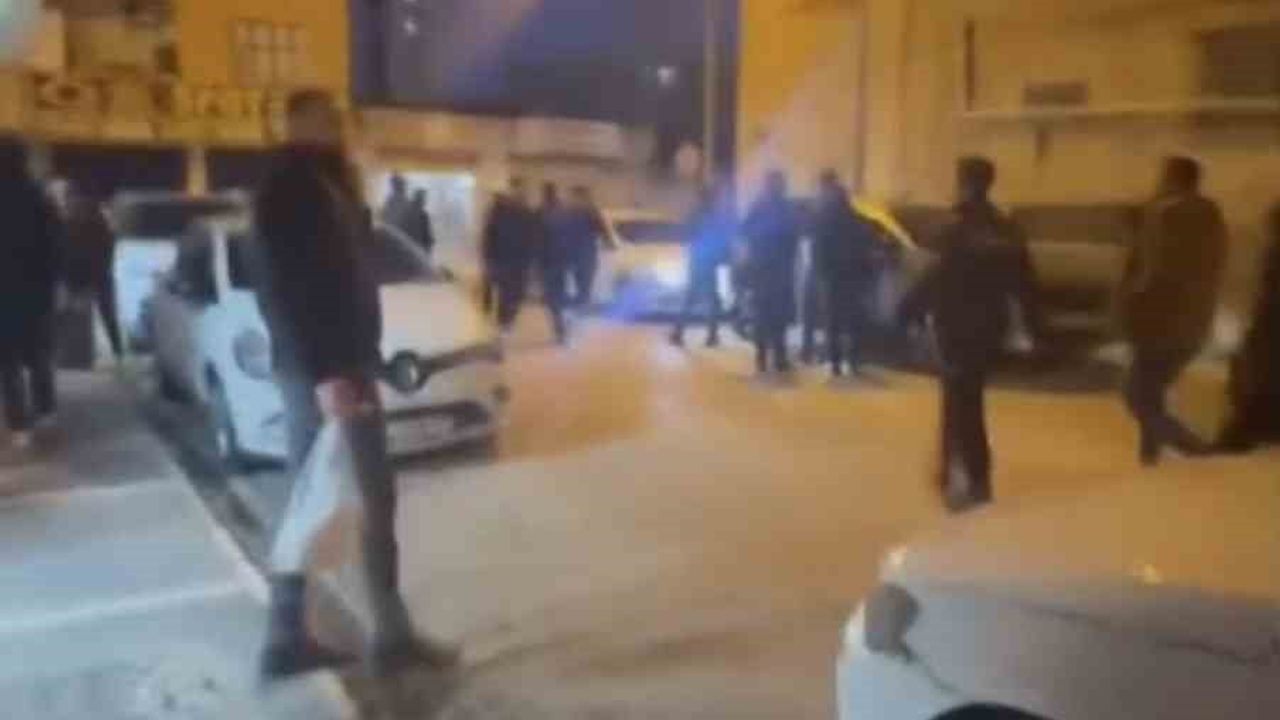 Mardin Kızıltepe'de Silahlı Kavga: 3 Kişi Yaralandı, Olay Anı Kamerada